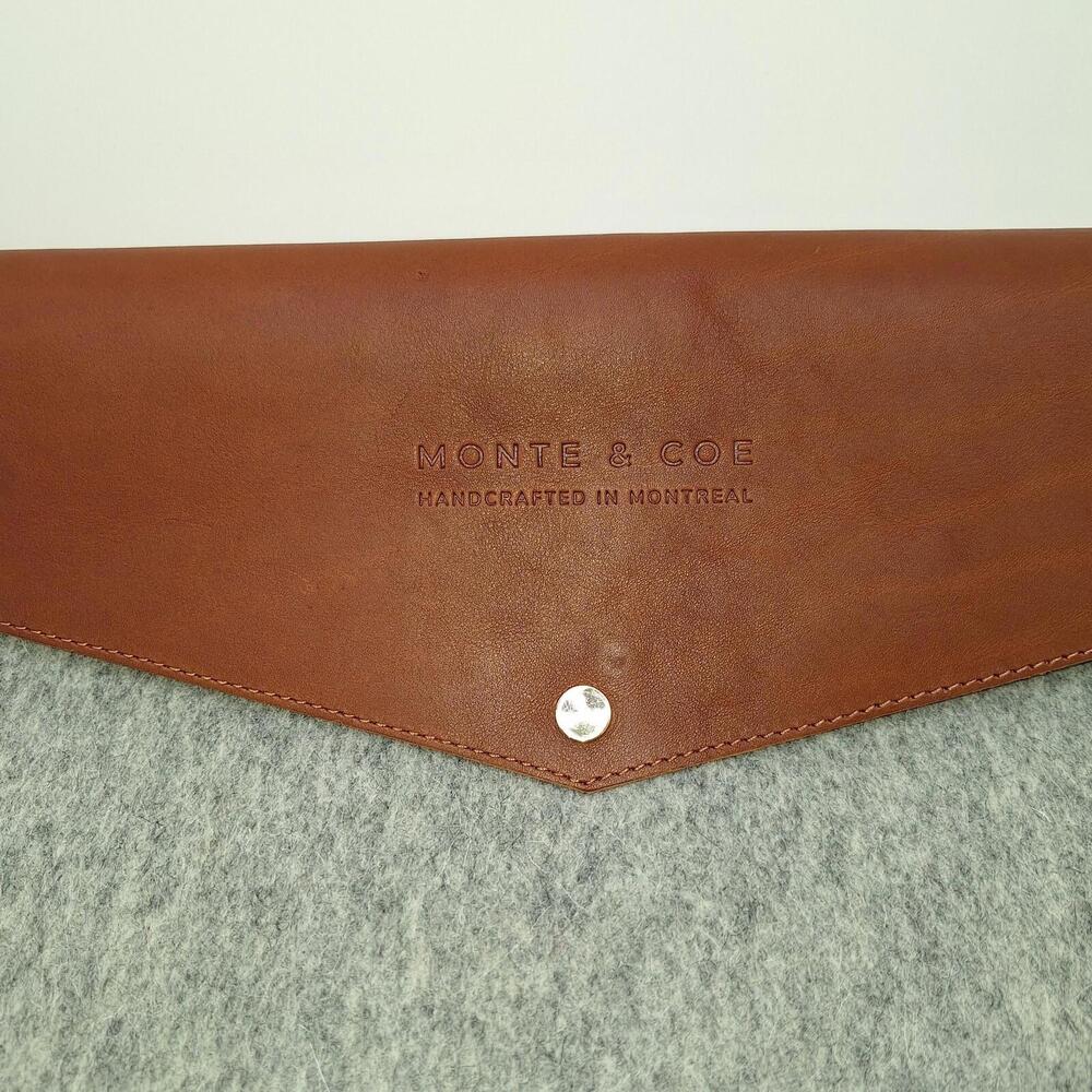 Monte & Coe Handcrafted, Laptop Folio 15.5 in. Wool, Warm, Leather, Gold Snap